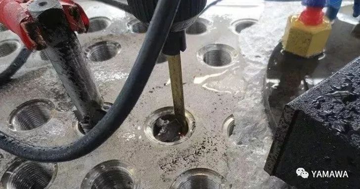 絲錐斷孔里了，怎么取出來？